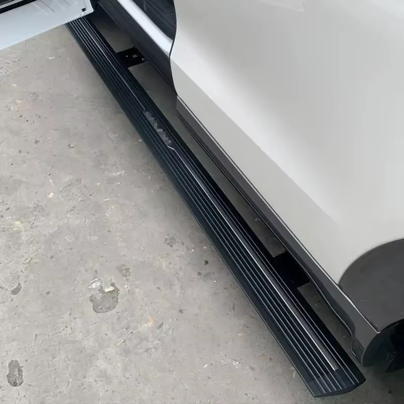 Nissan Patrol Y63 automatic running boards installed along the vehicle body