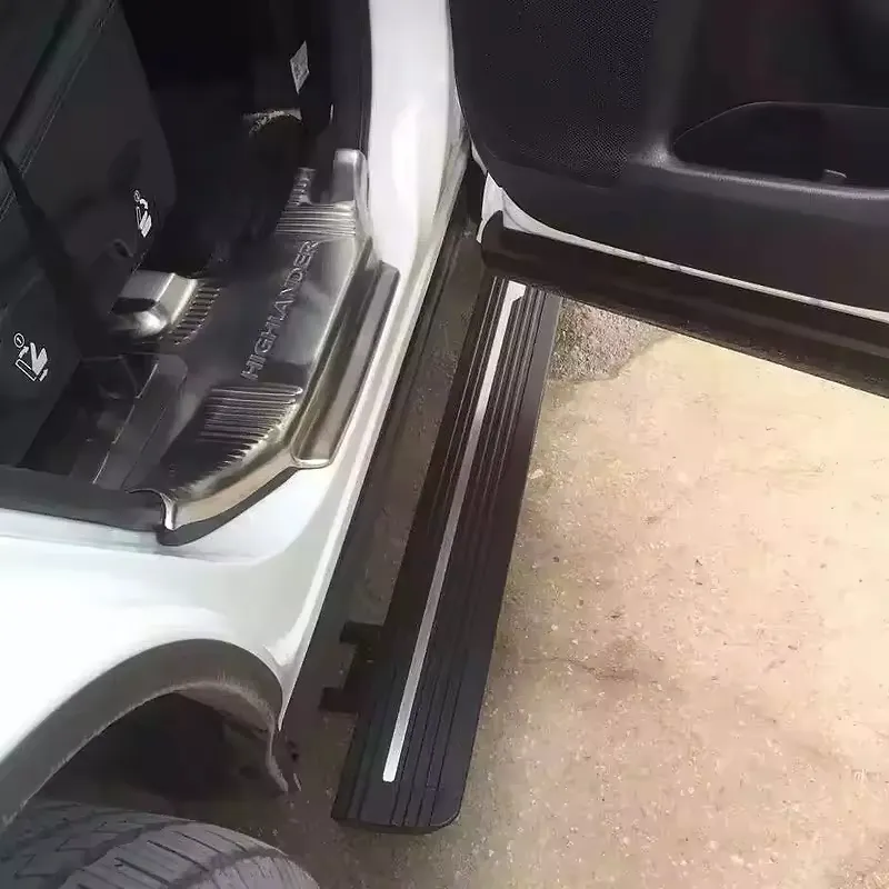 White Toyota Highlander side step installed